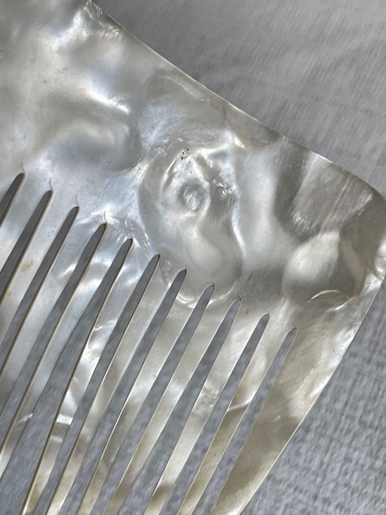 Mother of Pearl Iridescent Ivory Hair Comb main image 5